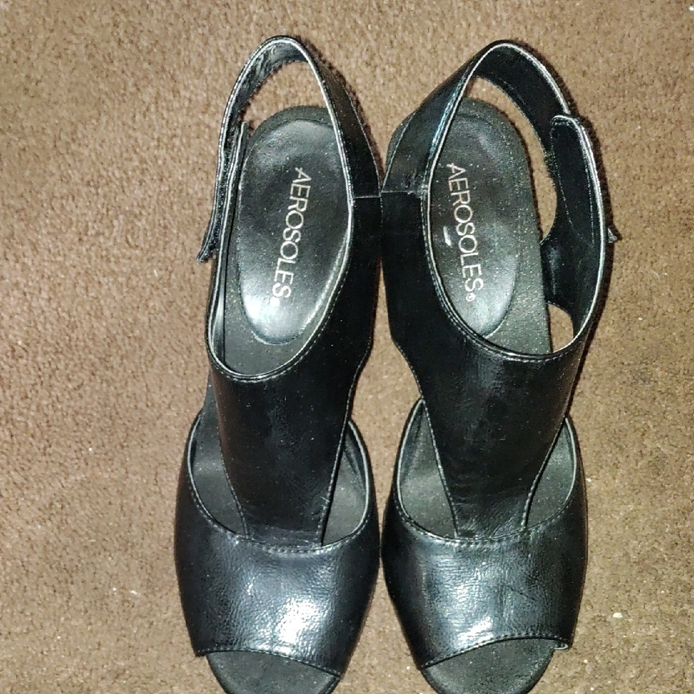 AEROSOLES Women's Black Peep-Toe Heels